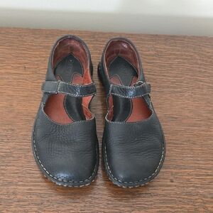 Born Black Leather Women's Shoes Size 6